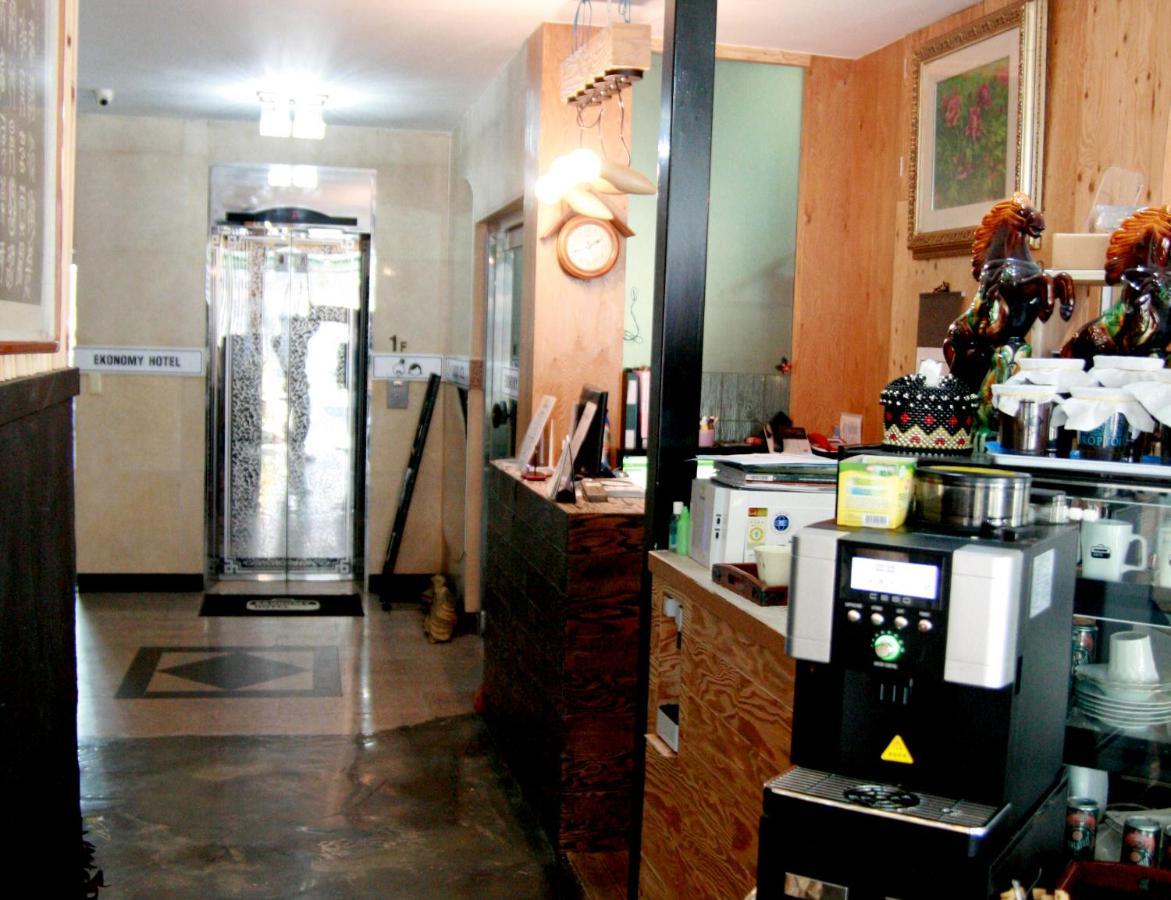 מוקפו Ekonomy Hotel מראה חיצוני תמונה