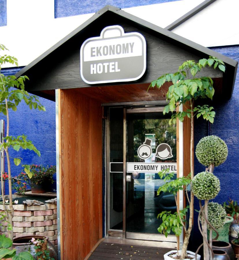 מוקפו Ekonomy Hotel מראה חיצוני תמונה