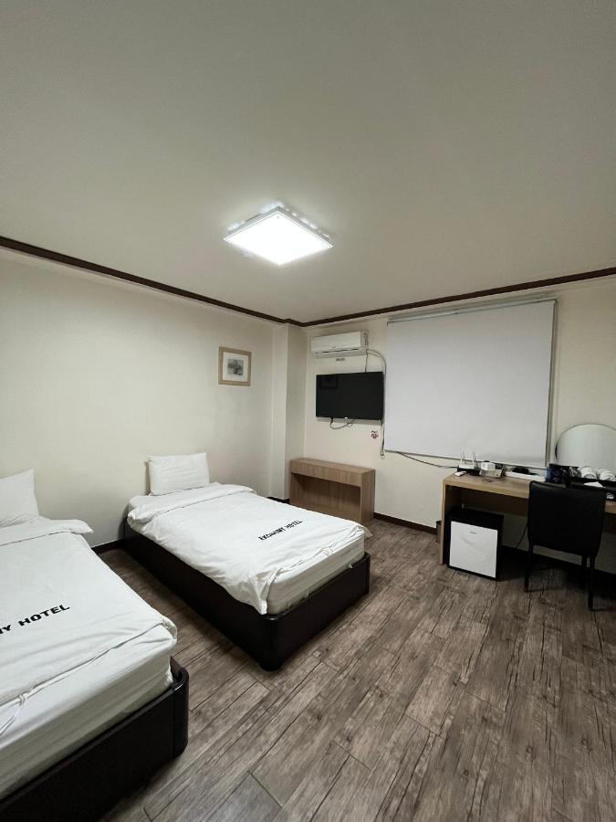 מוקפו Ekonomy Hotel מראה חיצוני תמונה