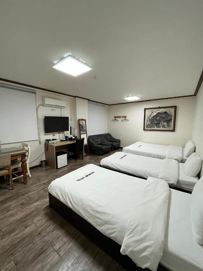 מוקפו Ekonomy Hotel מראה חיצוני תמונה
