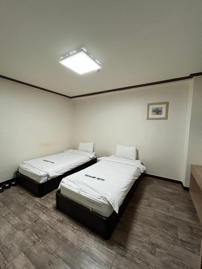 מוקפו Ekonomy Hotel מראה חיצוני תמונה