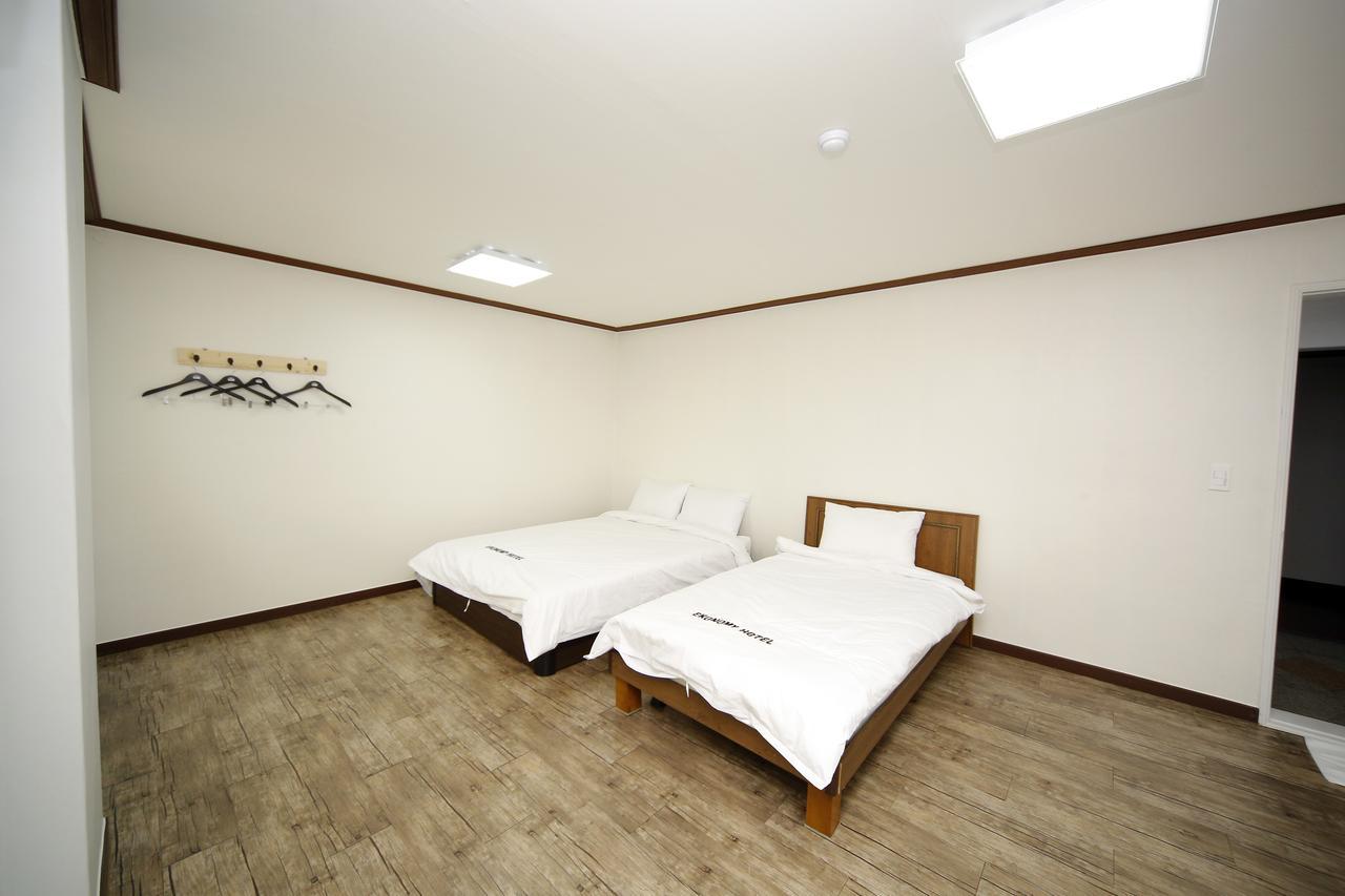 מוקפו Ekonomy Hotel מראה חיצוני תמונה