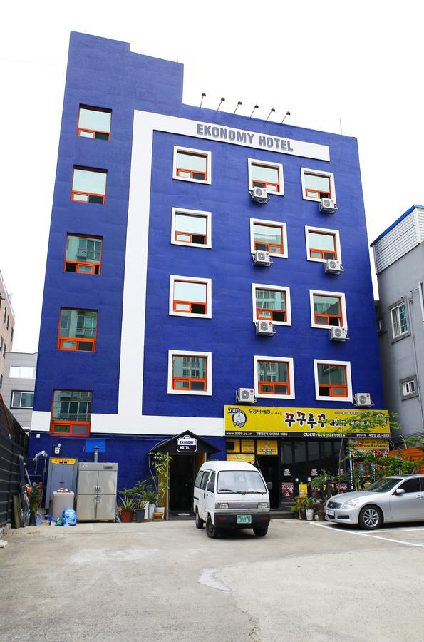 מוקפו Ekonomy Hotel מראה חיצוני תמונה