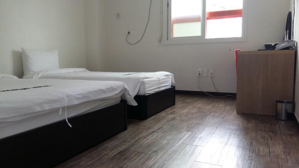 מוקפו Ekonomy Hotel מראה חיצוני תמונה