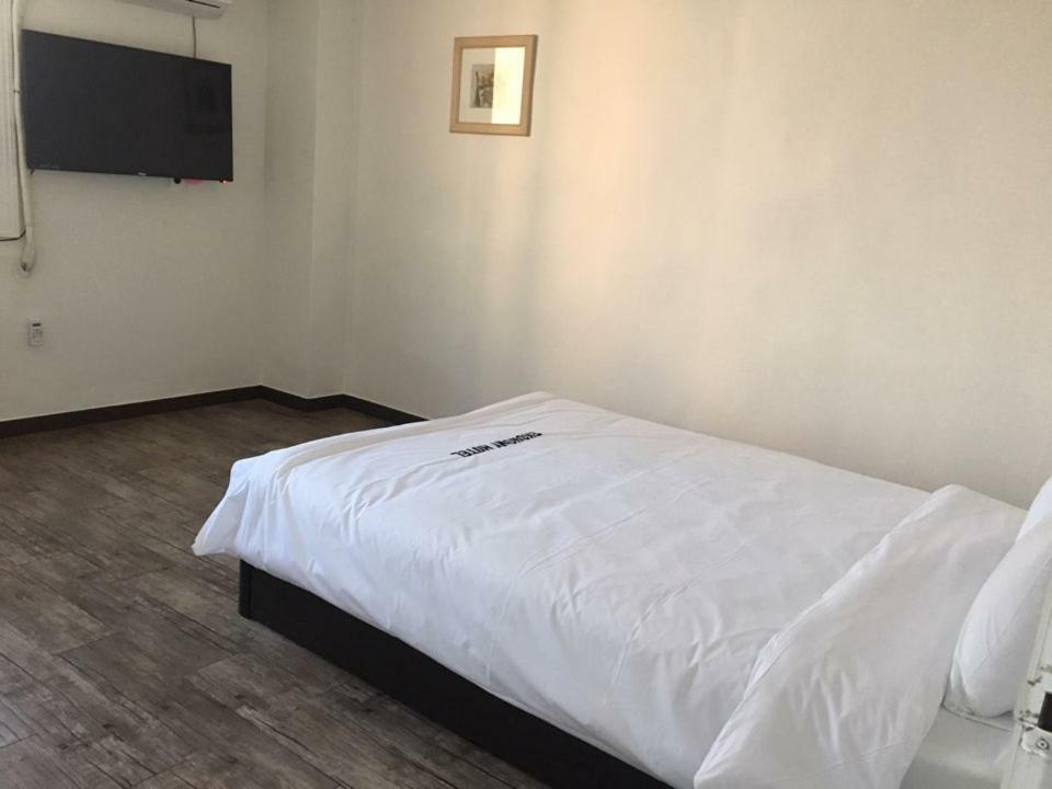 מוקפו Ekonomy Hotel מראה חיצוני תמונה